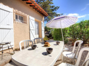 Отель Holiday Home Les Villas de l'Aygual-3  Сен-Сиприен Пляж
